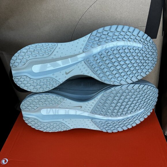 Athletic_Shoes